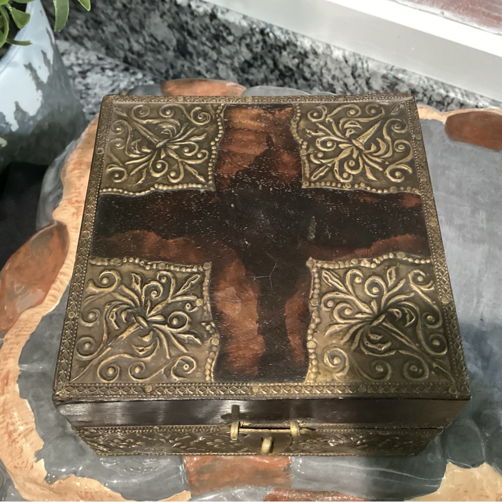 🟤 Vintage - Beautifully crafted solid wood, brass/metals Jewelry / Keepsake Box - Picture 9 of 12